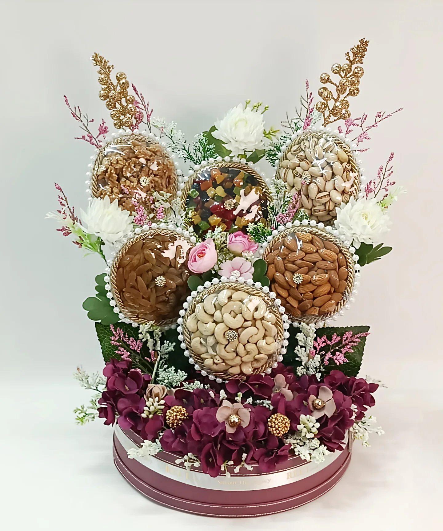 Decorative hamper packaging